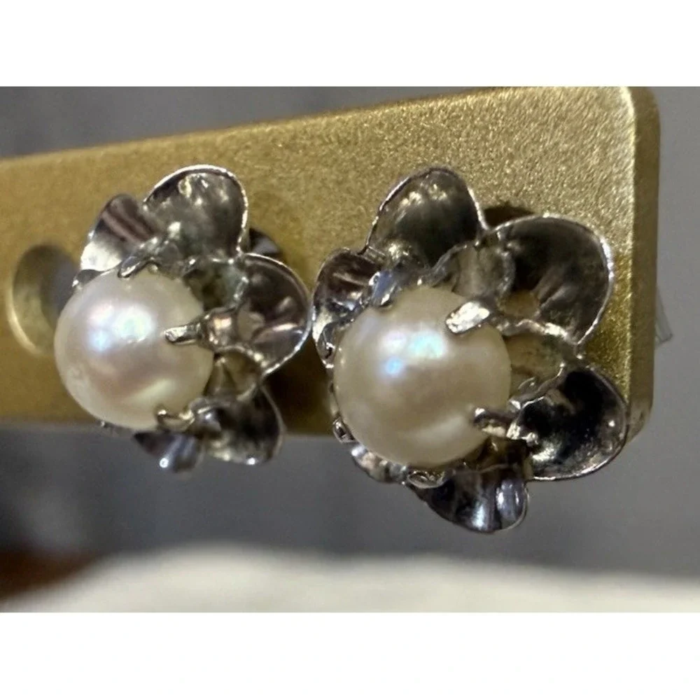 925 Silver Natural Pearl Stud Earrings Unique Flower Design Ruffled